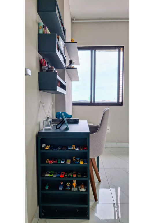 Kit Quarto Infantil em MDF com Mesa de Estudos, Prateleiras, Nicho para Carrinhos e Caixas Organizadoras