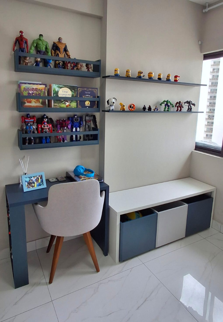 Kit Quarto Infantil – Mesa de Estudos, Caixas de Brinquedos, Nichos e Prateleiras