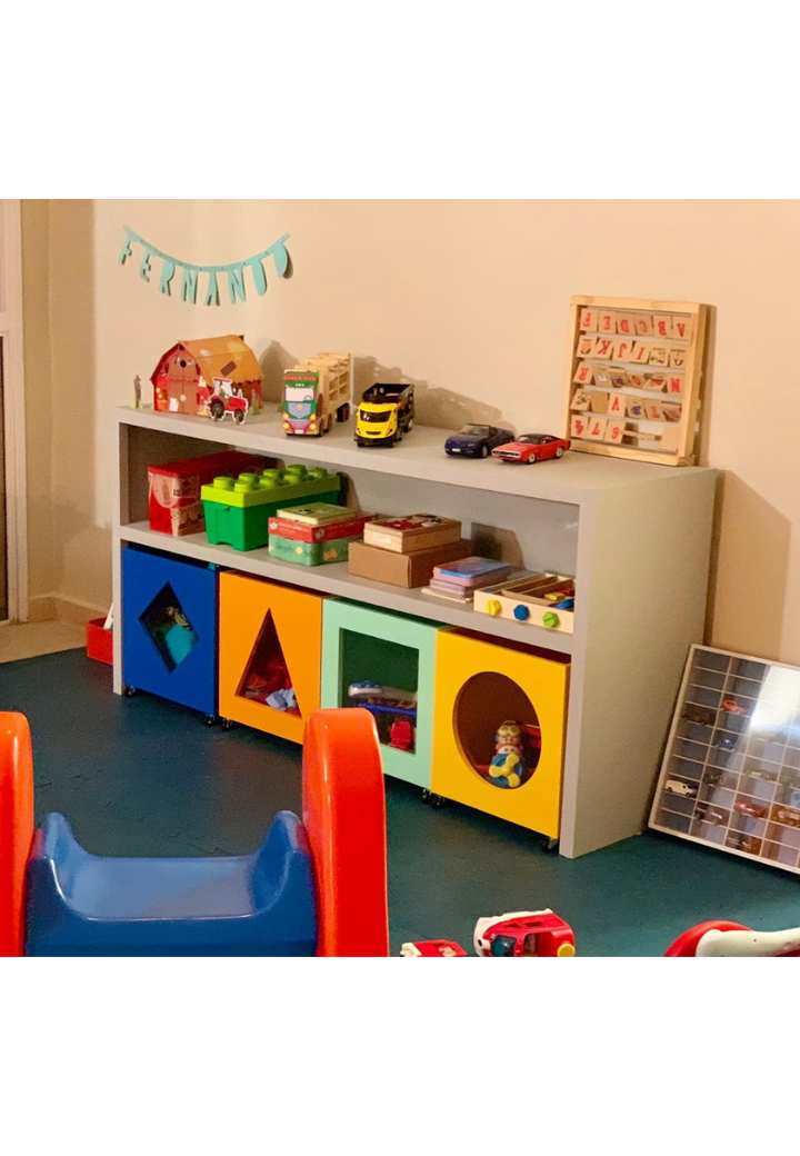 Organizador/Mesa com Caixas de Brinquedos
