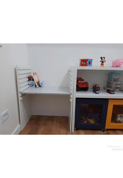 Mesa de Estudos com Organizador de Brinquedos