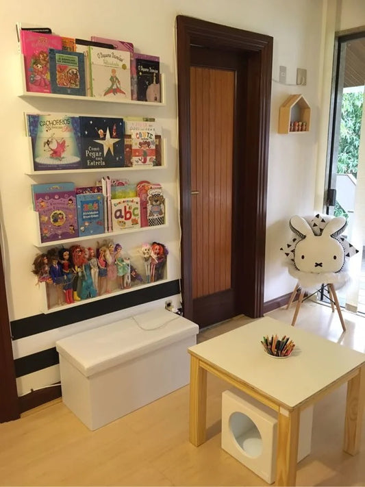 Prateleira para Livros e Bonecos com Frente em Acrílico